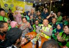 Kakorlantas-Ngopi-Bareng-Driver-Ojol-Surabaya-Sampaikan-Pesan-Kapolri