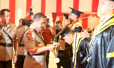 Wakapolri-Minta-Lulusan-S1,-S2-dan-S3-STIK-Tahun-2024-Mampu-Jadi-Agen-PerubahanWakapolri-Minta-Lulusan-S1,-S2-dan-S3-STIK-Tahun-2024-Mampu-Jadi-Agen-Perubahan