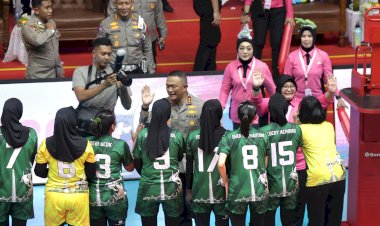 Bola-Voli-Bhayangkari-Cup,-Tim-Jatim-Gilas-Jabar-2-:-0