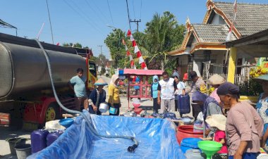 Polres-Bojonegoro-Kembali-Salurkan-Bantuan-Air-Bersih-untuk-Warga-Desa-Pejok