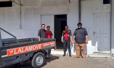 Kedatangan-Kotak-Suara-Pilkada-2024,-Polisi-Perkuat-Pengamanan-di-Gudang-KPUD-Lumajang