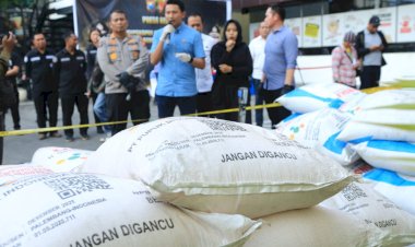 Polda-Jatim-Amankan-Tersangka-Penyelundupan-Pupuk-Bersubsidi-di-Wilayah-Bojonegoro