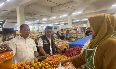 Satgas-Pangan-Polres-Ngawi-Sidak-Pasar-Pantau-Harga-dan-Stok-Bapokting-Jelang-Lebaran