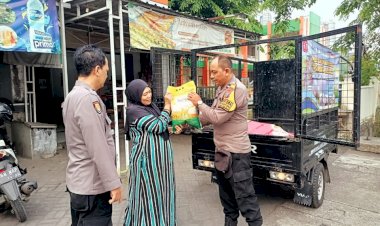 Bhabinkamtibmas-Polsek-Buduran-Jemput-Bola,-Distribusikan-Beras-Murah-Gunakan-Motor-Roda-Tiga