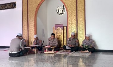 Polsek-Buduran-Gelar-Khotmil-Qur’an-Rutin-Kamis-Kliwon,-Perkuat-Iman-dan-Kebersamaan-Personel