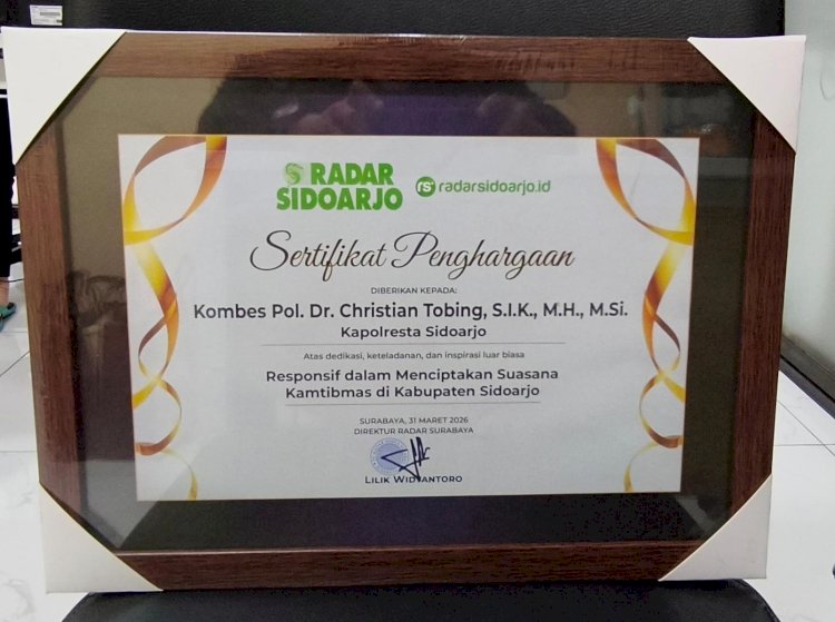 Kapolresta Sidoarjo Raih Penghargaan dari Radar Sidoarjo atas Dedikasi Jaga Kamtibmas